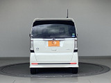 CAR PLAT(カープラット)は、CAR(クルマ)+PLAT(プラットフォーム)の名の通り、あらゆるクルマが集まり、プラッと気軽に立ち寄り、豊富な選択肢の中から自分にぴったりの一台に出会えるお店です