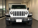 Jeep伝統の7スロットグリルは一目でJeepだとわかります。