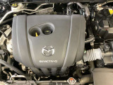 「SKYACTIV-G(ガソリン)」は、規格外の高圧縮を実現し、世界のエンジン技術者に驚きを与えました。さらに、それを維持したままノッキングの発生を抑え、熱効率を向上、走りにも寄与したエンジンです。