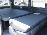 シートを折りたためば、より大きな荷室空間を作り出せます♪