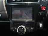【オートエアコン】一度お好みの温度に設定すれば、車内の温度を検知し風量や温度を自動で調整。暑い&hellip;寒い&hellip;と何度もスイッチ操作をする必要はありません。快適な車内空間には必須の機能ですね♪