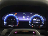 とっても見やすいメーターです。夜間時はラグジュアリーな気分にさせてくれる照明が魅力ですので、夜のドライブも楽しみになりますよ♪