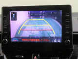 車両後方の映像を映すバックモニター。進路を確認しながら安全に車庫入れできます。
