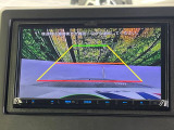 【バックカメラ】駐車時に後方がリアルタイム映像で確認できます。大型商業施設や立体駐車場での駐車時や、夜間のバック時に大活躍!運転スキルに関わらず、今や必須となった装備のひとつです!