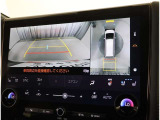 パノラミックビューモニター付きです。車両を上から見たような映像をディスプレイオーディオ画面に表示。運転席からの目視だけでは見にくい、車両周辺の状況をリアルタイムでしっかり確認できます。