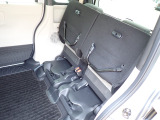 ◆チップアップ&ダイブダウン機構付【ULTR SEAT】は後席座面を左右分割で跳ね上げることができます。トランクで積載できない背の高い荷物をラクラク収納できます。ホンダ車ならではの人気装備です。