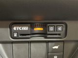 【ETC2.0(DSRC)】ETCカードを挿入すれば料金所はノンストップで通過できます。ETC限定の割引や、高速道路の情報提供サービスを利用できます。