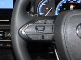 【ステアリングスイッチ】運転中に視線を前に向けたまま操作できます。