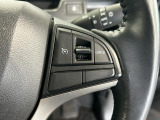高速道路で便利なクルーズコントロール機能が付いていますよ。 速度を設定するとアクセルを踏まなくても一定の速度で走ることができるので足を休ませる事ができますね。