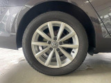 205/55R16インチタイヤにLounge専用のアルミホイールを装置しております。