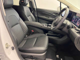 ゆったりと座れる運転席シートですのでストレスなく運転が出来ますよ!