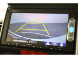 バックカメラが装備されており、後方の安全確認はもちろんのこと狭い場所での駐車や雨の日・夜間など視界の悪いコンディションでのストレスの軽減にもなります!