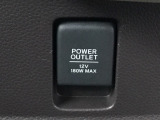 アクセサリーソケットを装備。車内アクセサリーの電源として便利です。