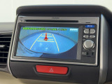 バックカメラの画像です。ガイドラインがスムースな車庫入れをサポートいたします!車庫入れの安心感がアップしますね☆