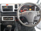 見通しのよいすっきりとした視界で、誰でも運転しやすいです。運転のしやすさは疲れにくさにも繋がりますよ♪