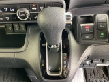 発進時から滑らかに加速する無段階変速のCVTはストップ&ゴーの多い街の中も快適です