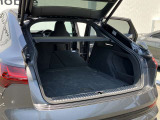 開口部が低く設定されているので、荷物の積み下ろしがスムーズに行えます。更に分割可倒式リアシートの採用でシートのバックレストを倒すと、大きく長い荷物も積み込めます。