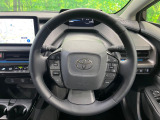 インテリアに合わせたデザインのステアリングは、運転される方のことも考え、運転しやすい形状、大きさです。是非一度、実際に触ってお確かめください。
