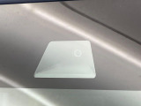 【ホンダセンシング】走行中に前方の車両等を認識し、衝突しそうな時は警報とブレーキで衝突回避と被害軽減をアシスト。より安全にドライブをお楽しみいただけます。