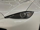 LEDヘッドライトは、点灯の瞬間から最大光量を発揮し、突然暗くなるトンネルなどでの安定感を高めます。