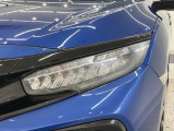 LEDヘッドライトは、点灯の瞬間から最大光量を発揮し、突然暗くなるトンネルなどでの安定感を高めます。