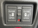 【両側パワースライドドア】スマートキーや運転席のスイッチで後席両側スライドドアの開閉が可能♪電動だから力を入れてドアを開ける必要が無く、小さなお子様でも簡単に開け閉めでき快適です♪