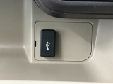 【USBポート】USBポートも装備されています♪スマートフォンのオーディオに連携も可能です。今や欠かせない装備の一つです!