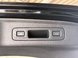 パワーゲートが装備されていますので、手荷物が多くても楽々操作で指1本!運転からも操作できます