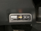 ハンドルの左下にETC2.0がついています。高速道路の料金所の通過も楽々です!。 カードの取り出しもしやすい場所についています。