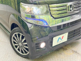 【HIDヘッドライト】非常に明るく前方を照らしてくれるので、悪天候や夜間の走行時も視界良好で安心してお乗りいただけます。