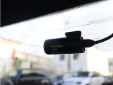 純正ならではのスマートな装着感。車両デザインに調和したドライブレコーダーです。