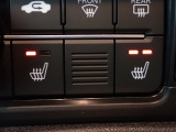 寒い冬でも暖かポカポカのシートヒーターが装備されています。