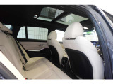リアシートも広々とご利用頂けます。お車詳細や展示状況はフリーダイヤル(0078-6002-498412)またはBPS城東鶴見06-6933-6600迄お気軽にお問合せ下さい。