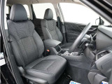 運転席のスペースはゆったりしていて、視界も広く確保されているので普段の運転からロングドライブまで快適です。