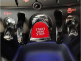 【プッシュスタート】プッシュスタートの最大のメリットは「防犯対策」です。スマートキーと車のIDが合致しないとエンジンは始動させることができません。