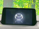 【マツダコネクトナビ】車内の雰囲気にマッチした一体型タイプのナビ。各種車輌設定やBluetooth再生等、様々な機能が楽しめます。直感的なダイヤル操作が可能で、使い勝手も良好です。