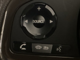 ステアリング左手側にオーディオ関連のコントロールスイッチを配置しています。操作時は視線を逸らすことなく運転に集中できます。