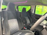 運転席まわりには十分なスペースがあり、大柄な方でもゆったり運転していただける環境です。