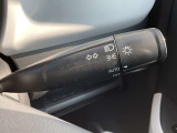 トンネル進入時や暗くなれば自動点灯するオートライトです。