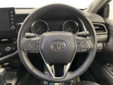 快適な操作性の運転席、ハンドルも綺麗に清掃済みです!もちろん安全を守るエアバッグも装備しているので安心してお乗りいただけます(^^)