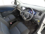シンプルで使いやすいデザインの運転席です。