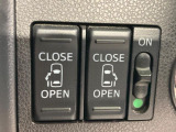 【両側パワースライドドア】スマートキーや運転席のスイッチで後席両側スライドドアの開閉が可能♪電動だから力を入れてドアを開ける必要が無く、小さなお子様でも簡単に開け閉めでき快適です♪
