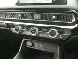 左右独立温度コントロール式フルオートエアコン (プラズマクラスター技術搭載) / 運転席&助手席シートヒーター