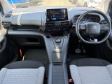 フランス車ならではのオシャレな内装がオススメです!