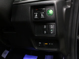 【両側電動スライド】スライドドアは両側電動スライドドアになっております。運転席からの開閉も出来、リモコンキーでも離れたところから開閉出来ますので大変便利な装備です。