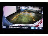 【バックカメラ】後方の映像がモニターで確認できます。駐車が苦手な方にお勧めの補助機能です。