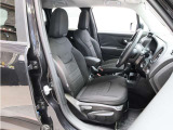 ■専用ファブリックシート ■運転席電動ランバサポート ■アームレスト