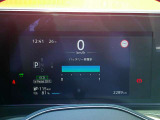 車両状態や走行道路の時速表示等のインフォメーションが備わっていますスピードメーターは上質なデザインとなっております。