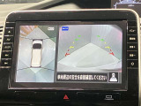 【アラウンドビューモニター】車を上から見下ろしているかのような映像で周囲の状況がひと目で確認、狭い駐車場に駐車するときも安心です♪