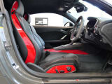 限定車専用の内装仕様となっております。